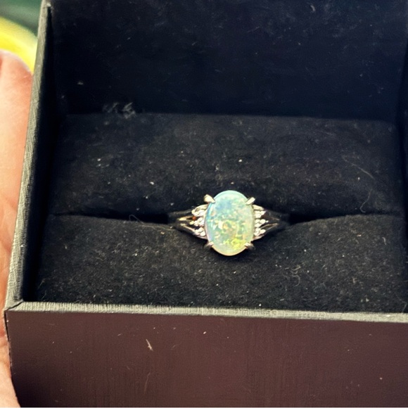 Jewelry - Elegant Opal 18 kt platinum silver ring with natural diamonds